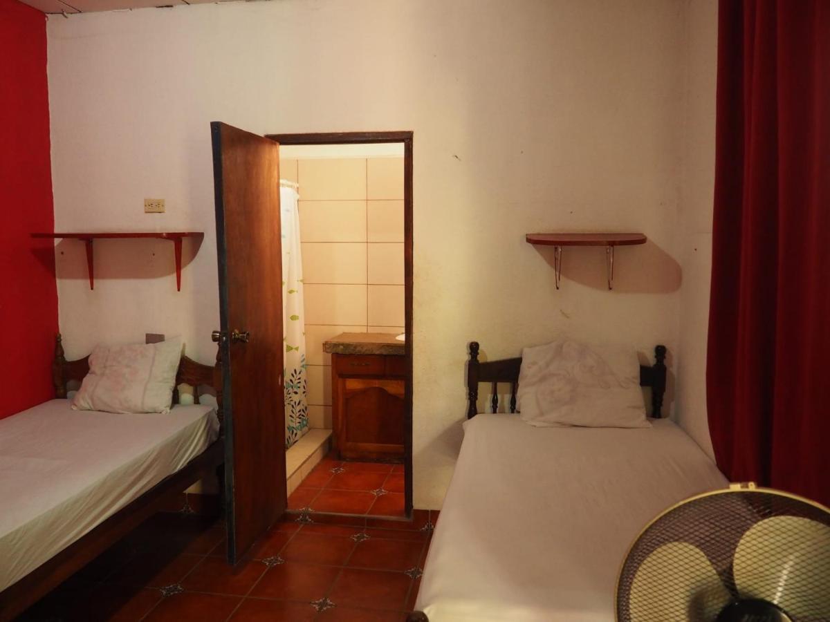 Hostal Vacaciones Nicas Leon Exterior photo